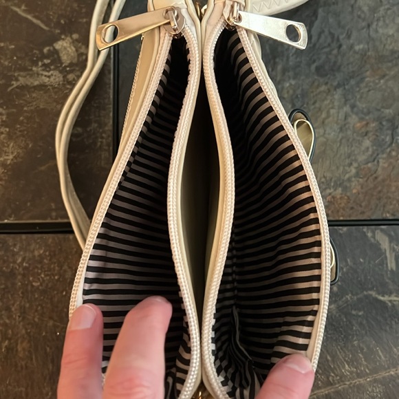 8”x 5” Small Cream Quilted Crossbody Purse with Pockets-EUC - Picture 2 of 6